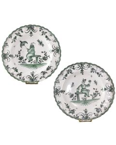 Paire d'assiettes en céramique aux chinois époque XVIIIème