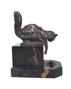 Régule 1930 au chat et escargot patine argent socle portor par Hypolithe Moreau