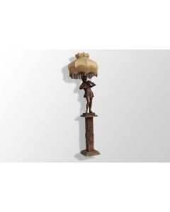 Lampadaire en bois patiné représentant Mozart
