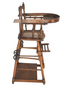 Chaise haute de bébé à système d'époque 1900