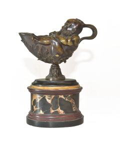 Lampe à pétrole à décor de Génie en bronze socle en marbre portor 