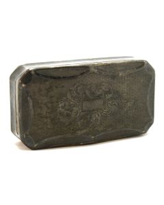 Boite en argent XIXème forme rectangle gravée motifs géométriques et cartouche floral