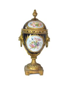 Une coupe en bronze doré et porcelaine de Sèvres XIXème