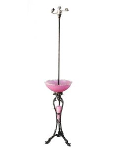 Rare lampadaire en métal argenté et opaline rose par Maison Christofle époque 19