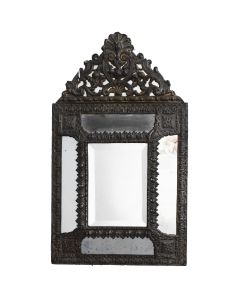 Miroir en cuivre ou laiton repoussé époque XIXème