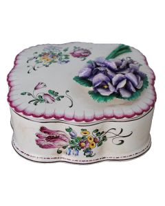 Boite en porcelaine peinte décor floral