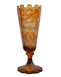 Vase en bohème à motifs de chasse fin XIXème
