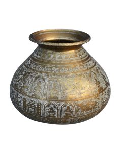 Vase en cuivre gravé originaire des Indes époque fin XIXème aux lions