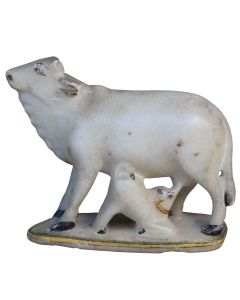 Sculpture de Vache allaitante au veau en marbre époque fin XIXème