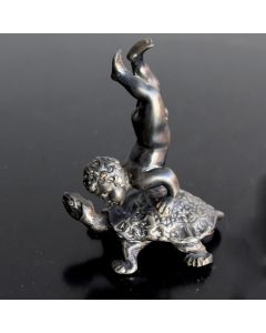 Bronze argenté bébé acrobate 