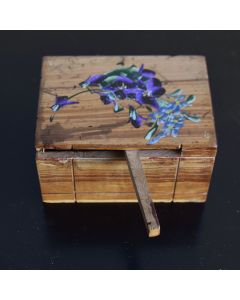 Boite en bois aux violettes peintes