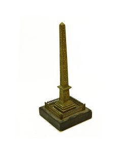 Objet de curiosité à l'obélisque en bronze époque XIXème