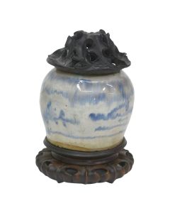 Pot à couvercle asiatique d'époque fin XIXème blanc bleu
