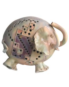 Applique en céramique à décor d'éléphant par Alexandre Constanda 