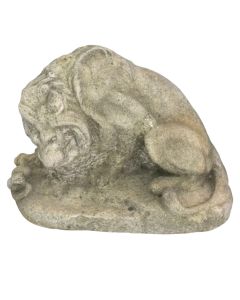 Sculpture époque XIXème en marbre taille directe "Le lion au serpent"