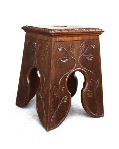 Tabouret sculpté en chêne XIXème