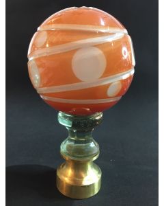 Boule d'escalier verre coloré orange aux pastilles spiralées