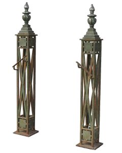 Pieds de rampe d'escalier XIXème en fer forgé et bronze (paire)
