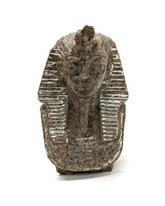 tête de pharaon en pierre sculptée et gravée 