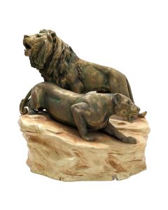 Couple de lions en faïence irisée de Bohème 1950 