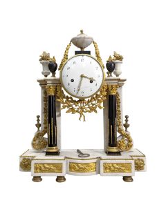 Pendule portique d'époque Louis XVI bronze doré et marbre blanc