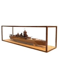 Maquette de bateau cuirassier sous vitrine 