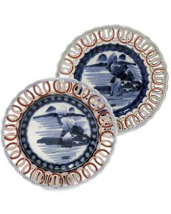 Paire d'assiettes en céramique asiatique ajourées décor blanc bleu 