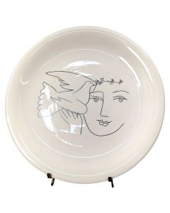 Assiette en faïence décor "Colombe et femme", d’après Pablo Picasso