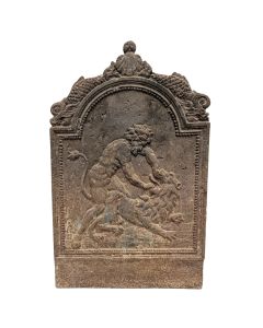 Plaque en fonte de cheminée XIXème hercule et le lion 