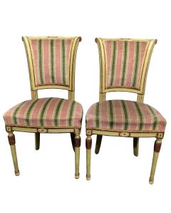 Paire de chaises de style directoire laqué peint dessus velours vert