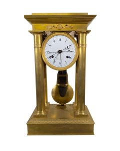 Pendule Empire en bronze doré – France, vers 1810
