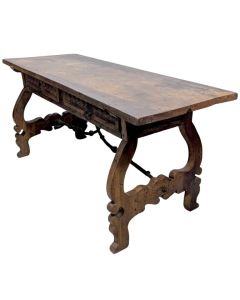 Table formant bureau d'époque   XVIIIéme en noyer avec une traverse en fer forgé