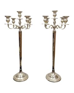 Très grand chandeliers en métal argenté style Louis XV à 6 lumières (paire)