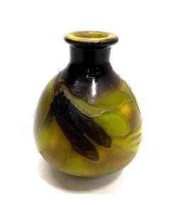 Petit vase en pâte de verre d'Emile Gallé à décr de cigale