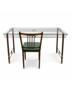 Ensemble bureau et chaise en métal patiné et laiton, plateau en verre, attribué au style néo-rationaliste italien, circa 1980