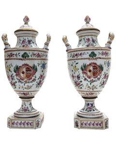 Paire de vases couverts XIXème en porcelaine de Samson