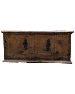 Coffre de voyage en noyer époque XVIIème