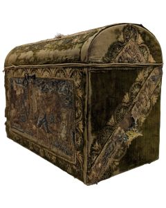 coffre de voyage en tapisserie au petit point 