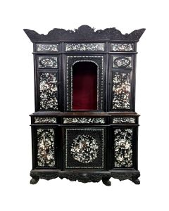 Spectaculaire bahut deux corps indochinois bois noirci XIXème 