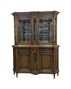 argentier en chêne de style Louis XVI richement sculpté