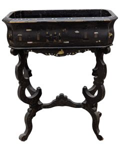 Jardinière Napoléon III en bois noirci et peint d'un décor japonisant XIXèle