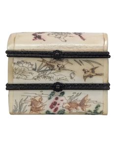 Coffret ou boite à bijoux en os gravé et peint 