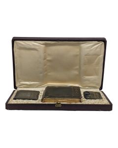 Coffret comprenant un missel du sacré coeur un porte monnaie et un porte feuille en marocain vert 