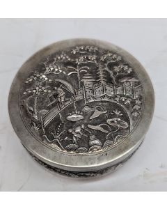 Boite &agrave; pilule en argent ronde indochinoise