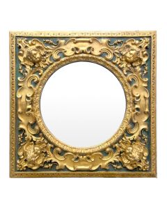 Grand miroir mural de style Renaissance à cadre en bois doré et patiné, décor de putti ailés – Travail italien ou espagnol, XXe siècle, dans le goût du XVIe