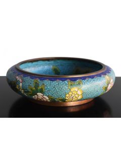 Coupe en cloisonné remarquable de finesse aux fleurs