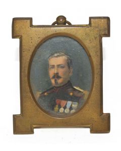 Portrait militaire en médaillon peint fin XIXème cadre métal doré