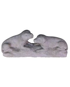 Sculpture en marbre aux chiens