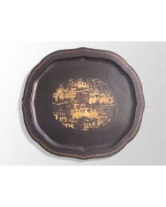 Plat chinois laqué noir et peinture dorée