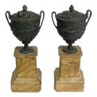 Cassolette en bronze au feuillages époque XIXème (paire)